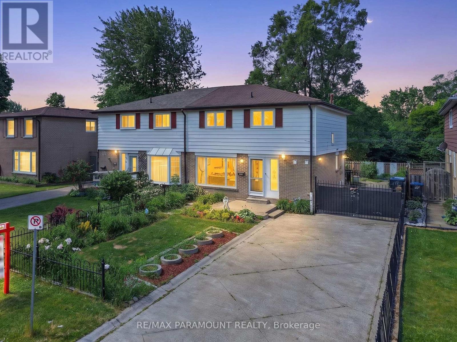 47 Cloverdale Drive, Brampton, Ontario  L6T 2T5 - Photo 1 - W13454802