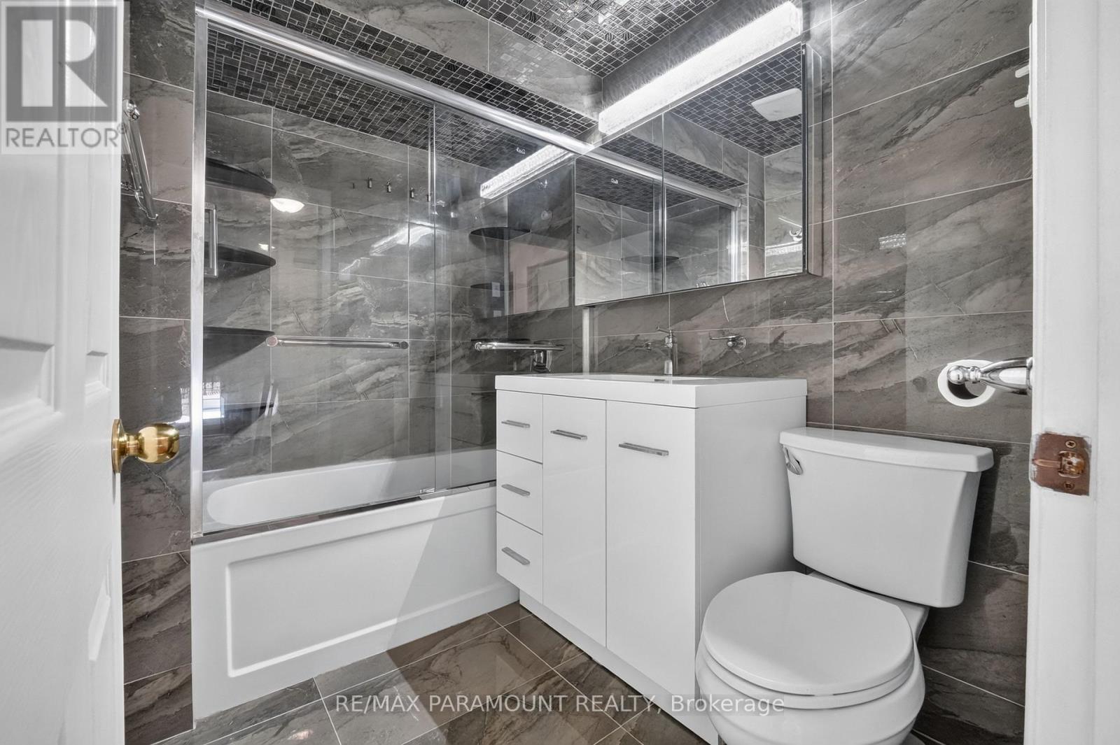 47 Cloverdale Drive, Brampton, Ontario  L6T 2T5 - Photo 21 - W13454802