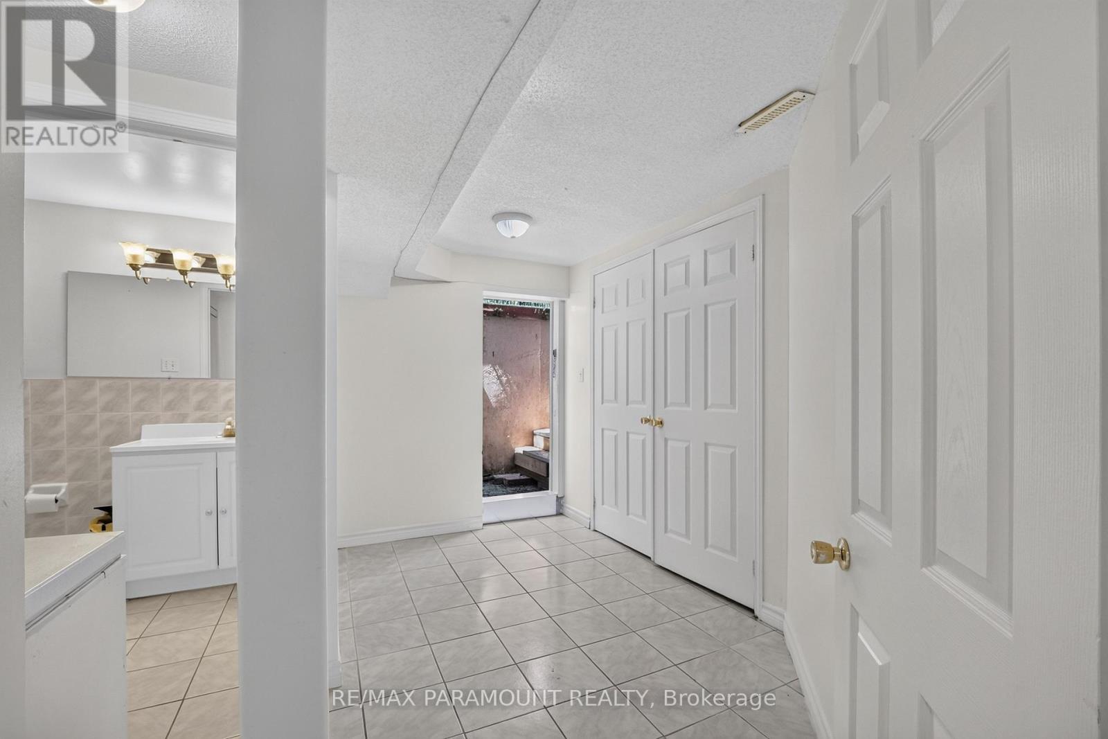 47 Cloverdale Drive, Brampton, Ontario  L6T 2T5 - Photo 31 - W13454802