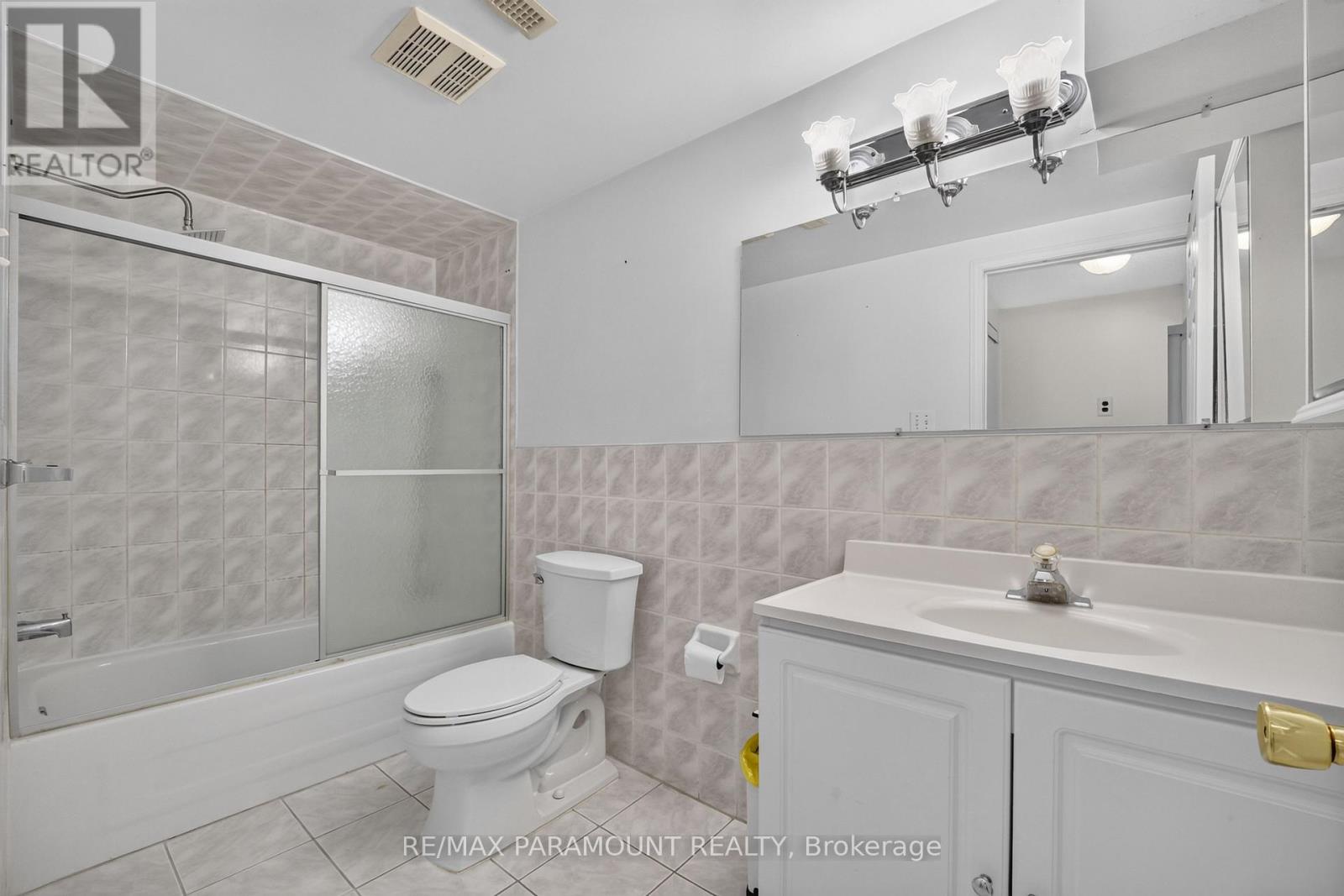 47 Cloverdale Drive, Brampton, Ontario  L6T 2T5 - Photo 32 - W13454802