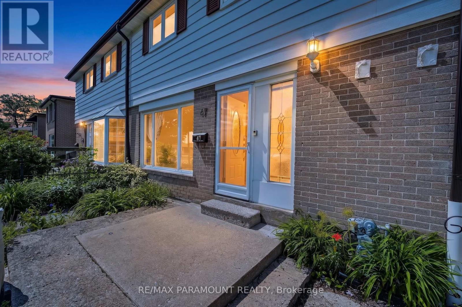 47 Cloverdale Drive, Brampton, Ontario  L6T 2T5 - Photo 4 - W13454802