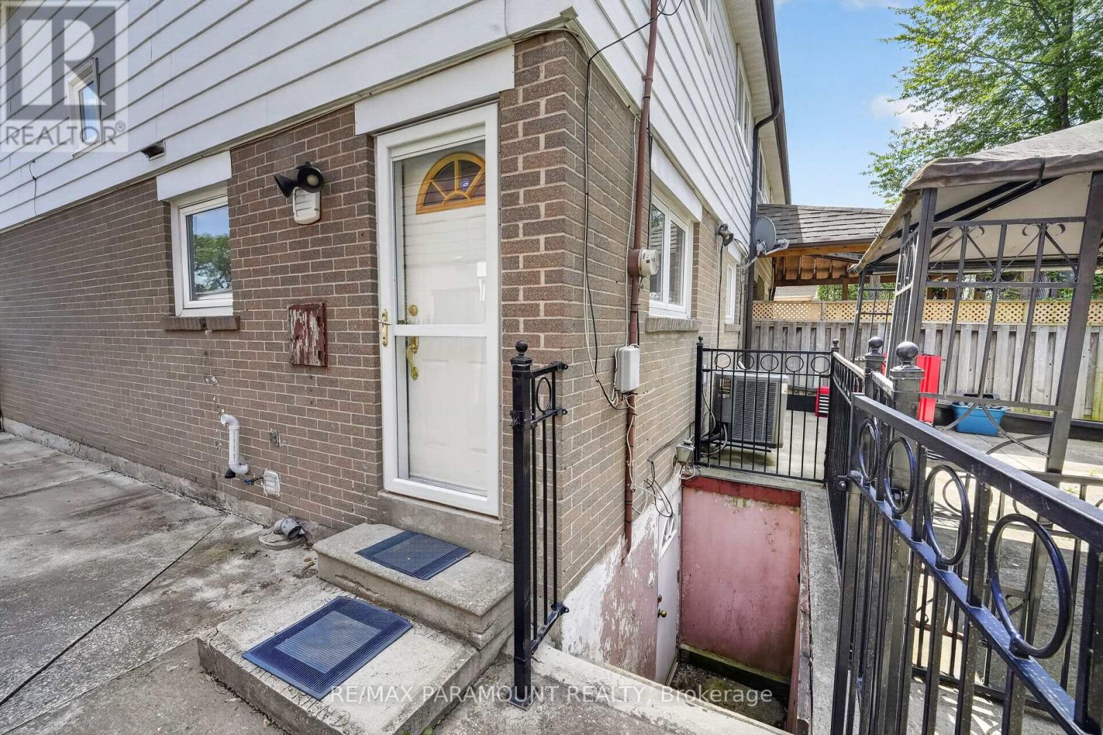 47 Cloverdale Drive, Brampton, Ontario  L6T 2T5 - Photo 40 - W13454802