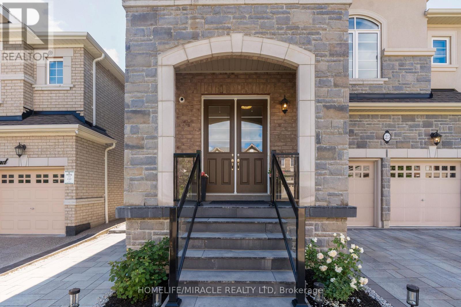 23 Gillis Road, Brampton, Ontario  L7A 4V6 - Photo 2 - W13454848