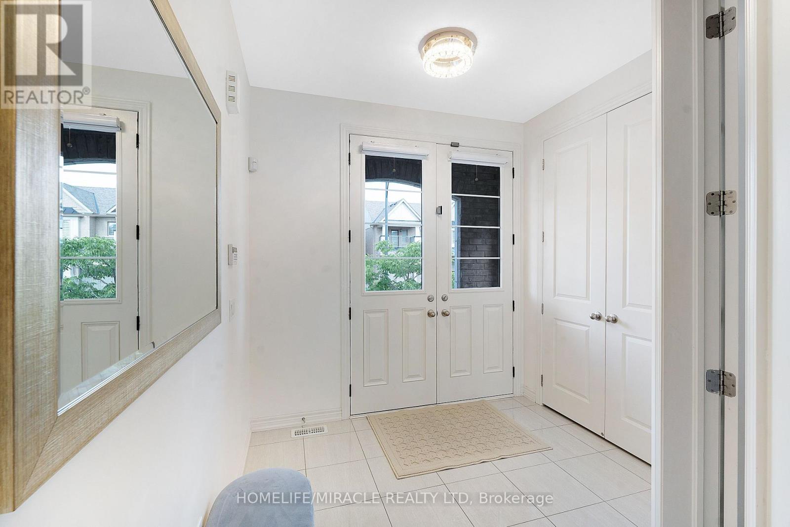 23 Gillis Road, Brampton, Ontario  L7A 4V6 - Photo 3 - W13454848