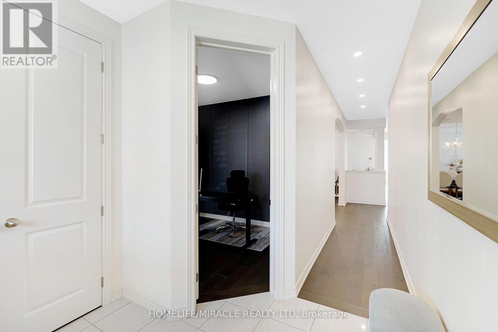 23 Gillis Road, Brampton, Ontario  L7A 4V6 - Photo 4 - W13454848