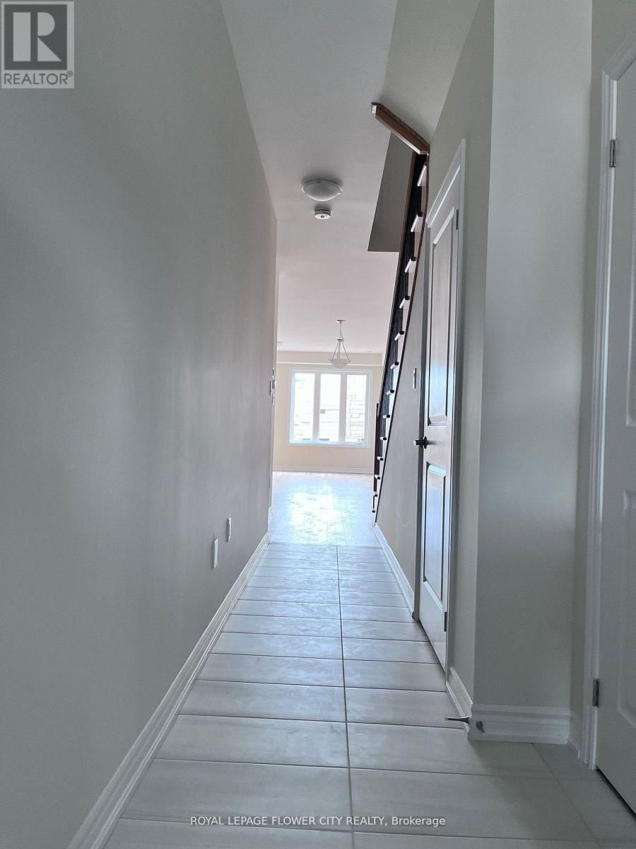 1438 Almonte Drive, Burlington, Ontario  L7P 3A6 - Photo 3 - W13454876