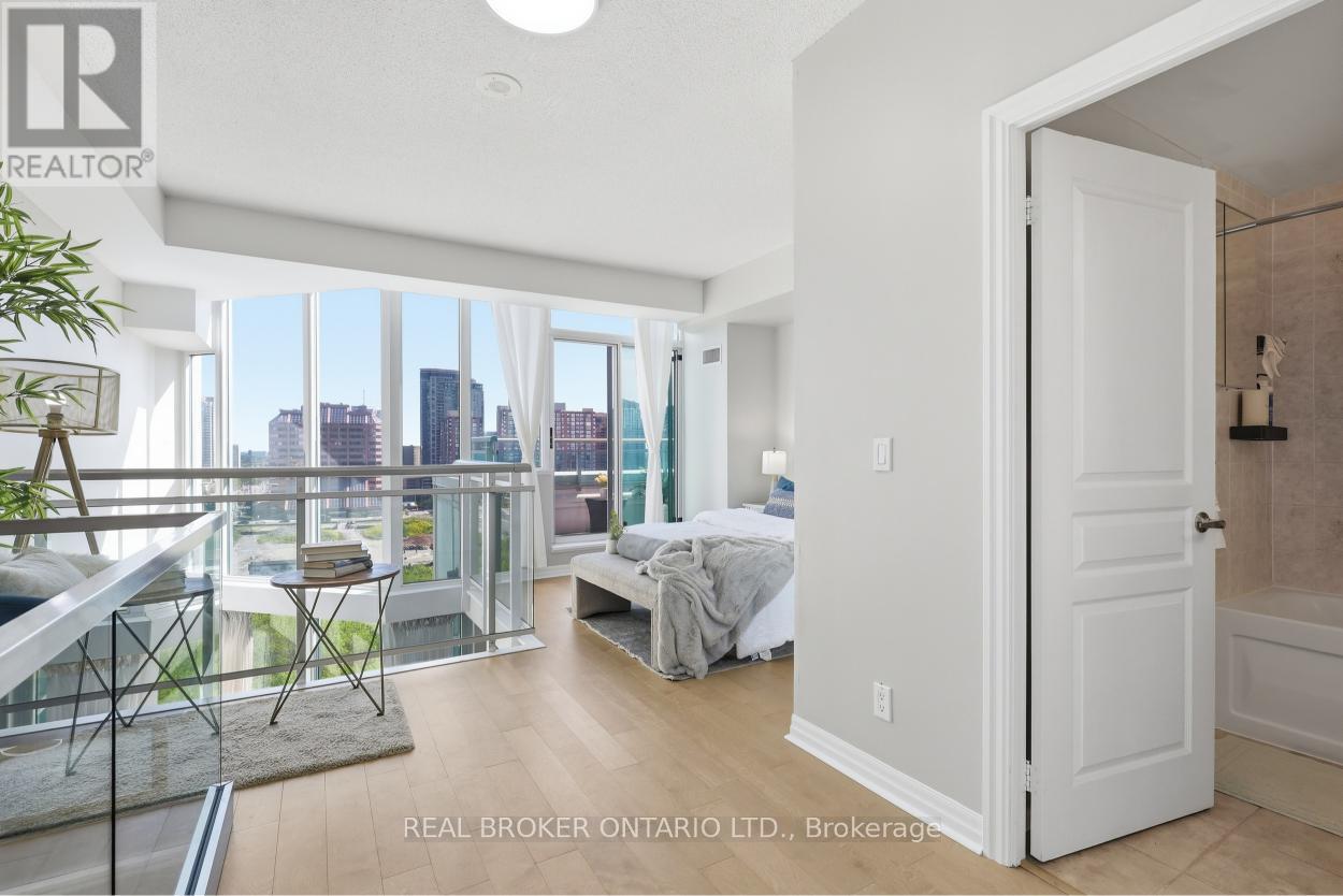 903 - 220 Burnhamthorpe Road W, Mississauga, Ontario  L5B 4N4 - Photo 11 - W13454886
