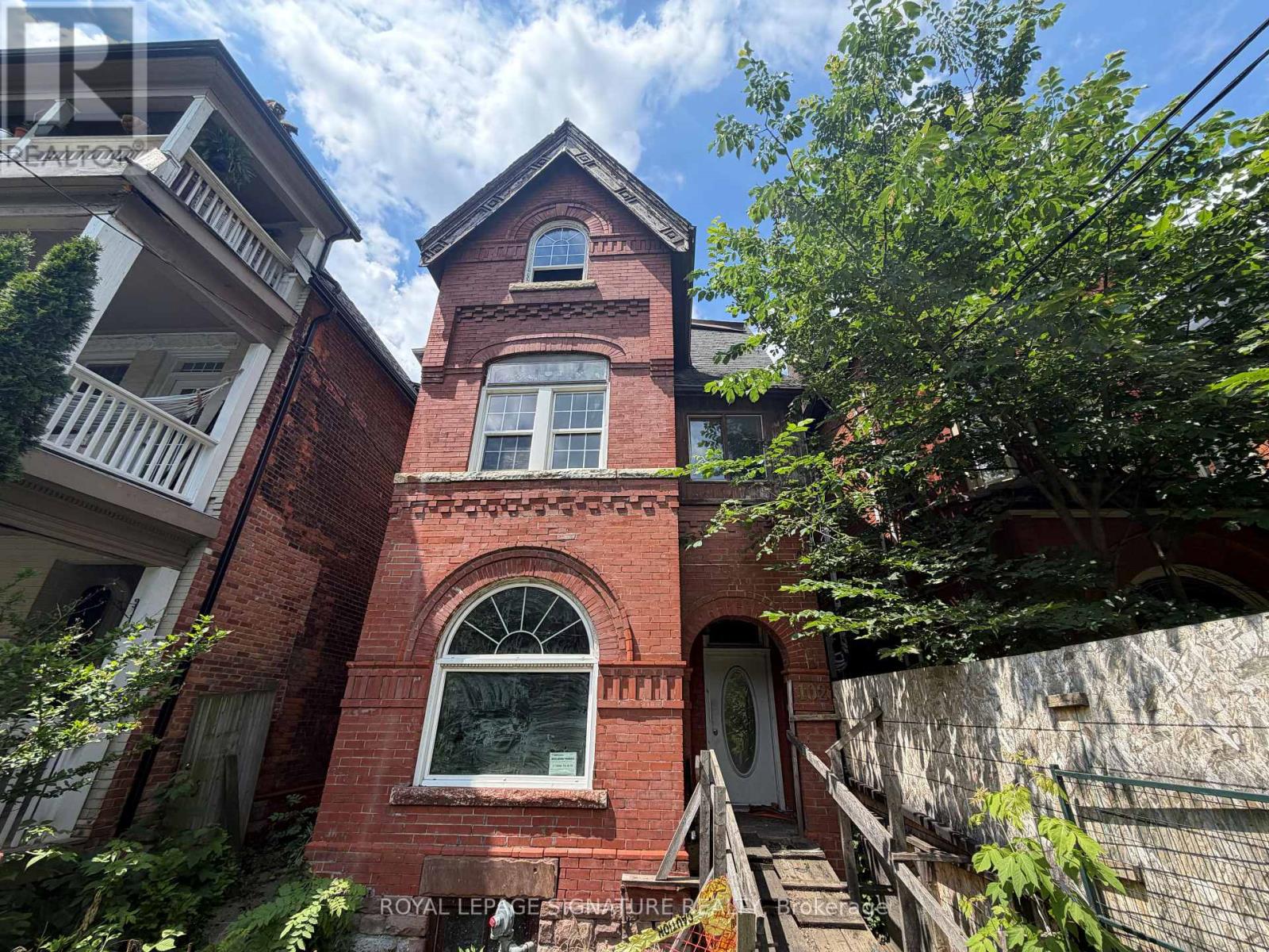 102 COWAN AVENUE, Toronto, Ontario