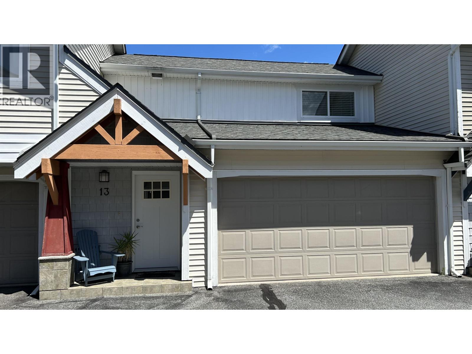 1821 E WILLOW CRESCENT, Squamish, British Columbia