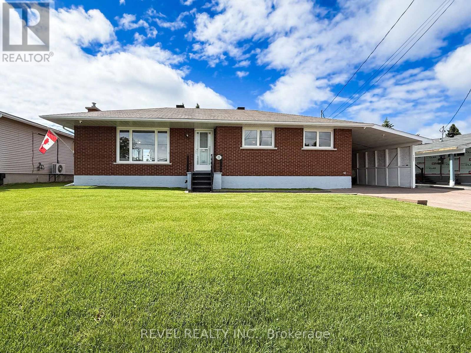 121 HELLEN AVENUE, Timmins, Ontario