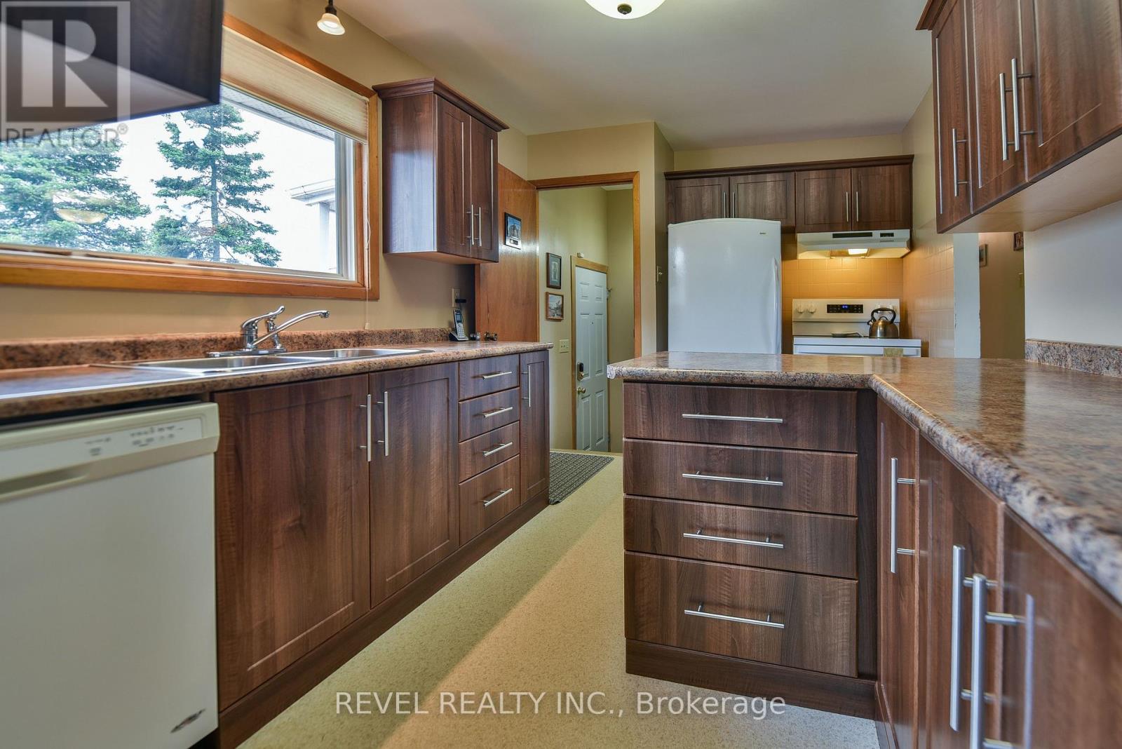 121 Hellen Avenue, Timmins, Ontario  P0N 1H0 - Photo 2 - T13455026