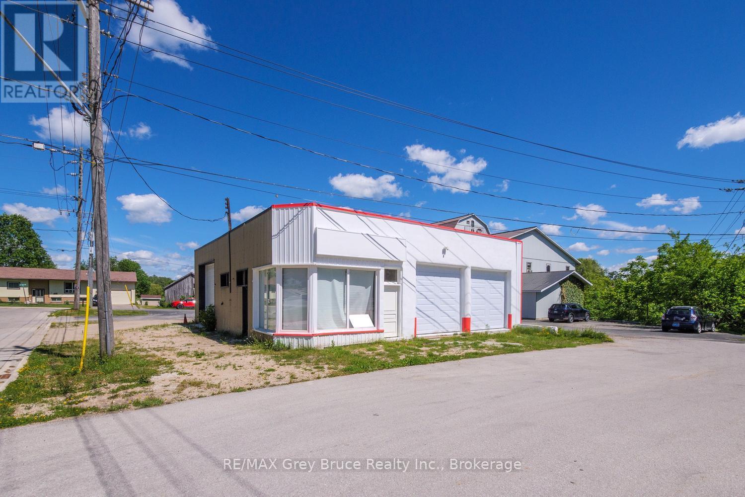 17 1st Ave N, Chesley 1st Avenue N, Arran-Elderslie, Ontario  N0G 1L0 - Photo 2 - X13424908