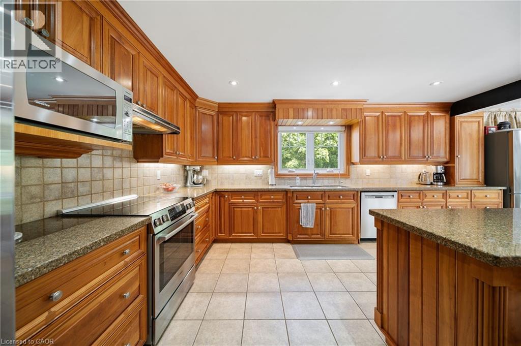 39 Elodia Court E, Hamilton, Ontario  L9C 7R2 - Photo 11 - 40838458