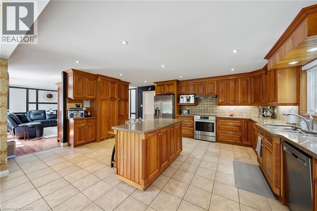 39 Elodia Court E, Hamilton, Ontario  L9C 7R2 - Photo 12 - 40838458