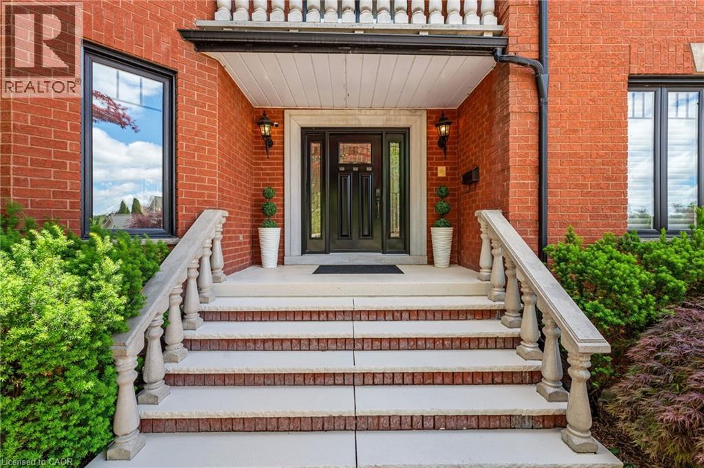 39 Elodia Court E, Hamilton, Ontario  L9C 7R2 - Photo 3 - 40838458