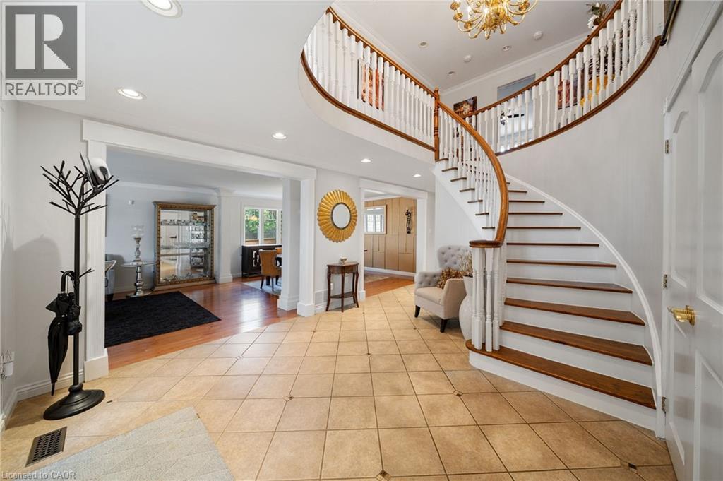 39 Elodia Court E, Hamilton, Ontario  L9C 7R2 - Photo 4 - 40838458