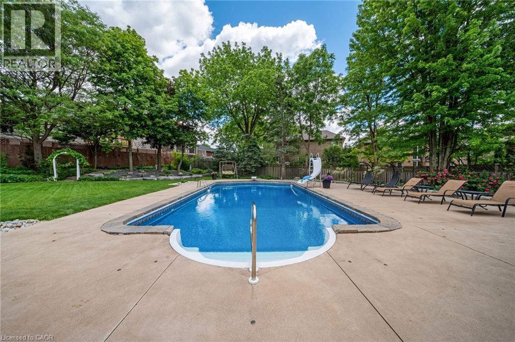 39 Elodia Court E, Hamilton, Ontario  L9C 7R2 - Photo 47 - 40838458