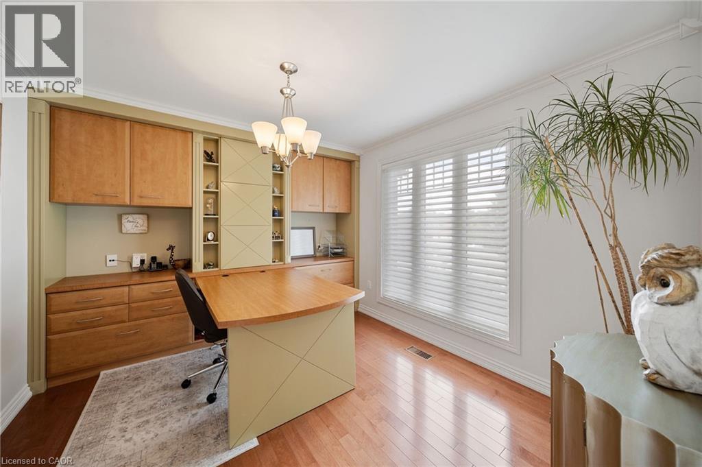 39 Elodia Court E, Hamilton, Ontario  L9C 7R2 - Photo 9 - 40838458