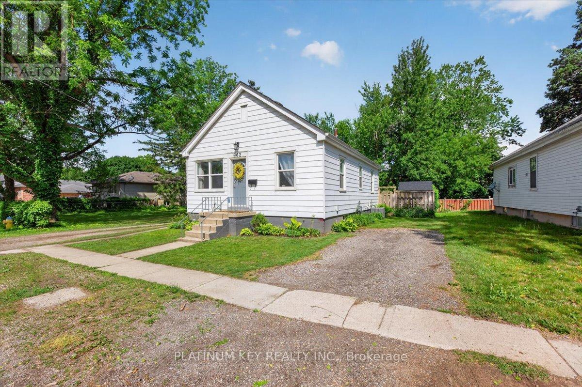 662 King Street, Strathroy-Caradoc, Ontario  N0L 1W0 - Photo 2 - X13455032