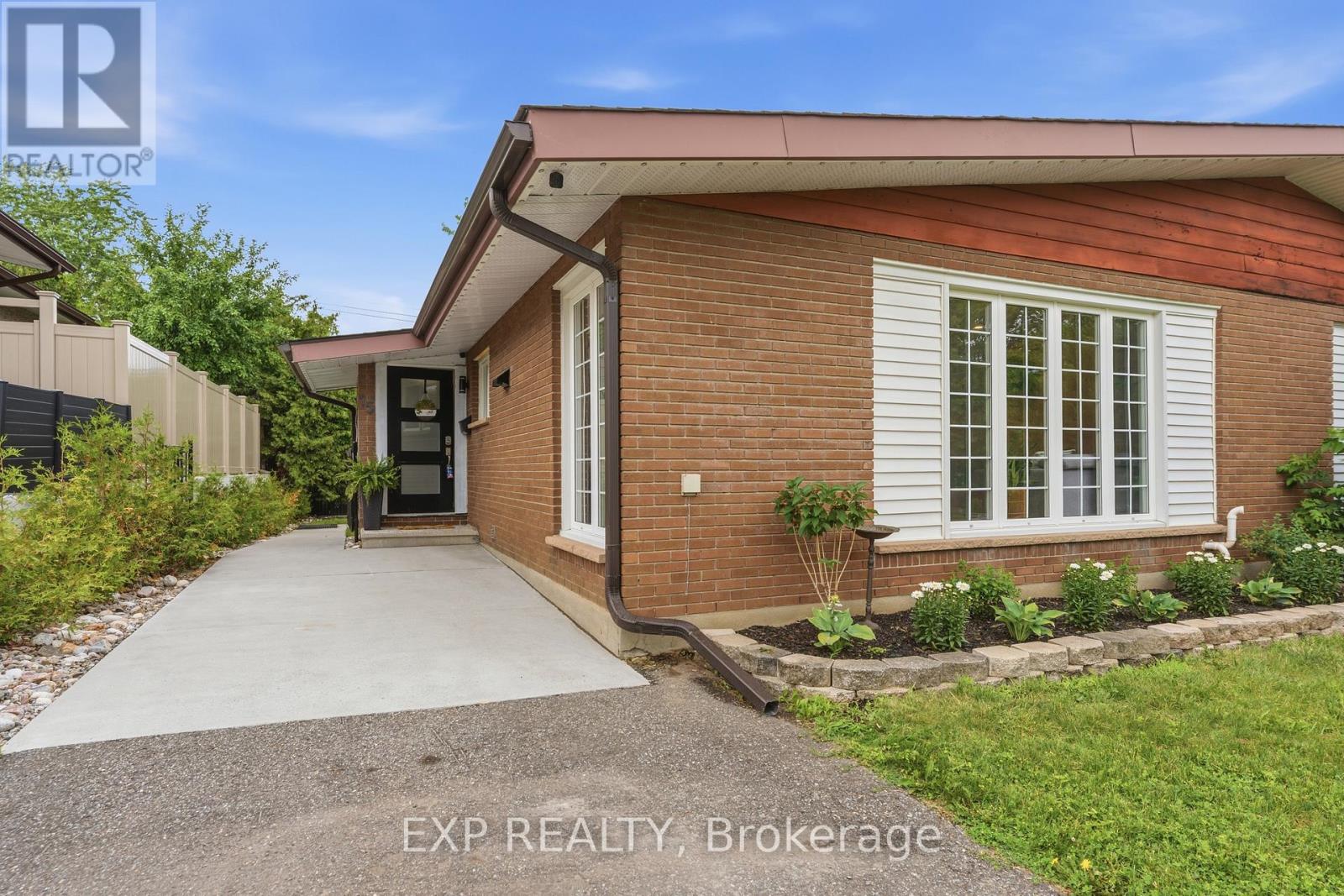 15 Newbury Avenue, Ottawa, Ontario  K2E 6K7 - Photo 3 - X13455044