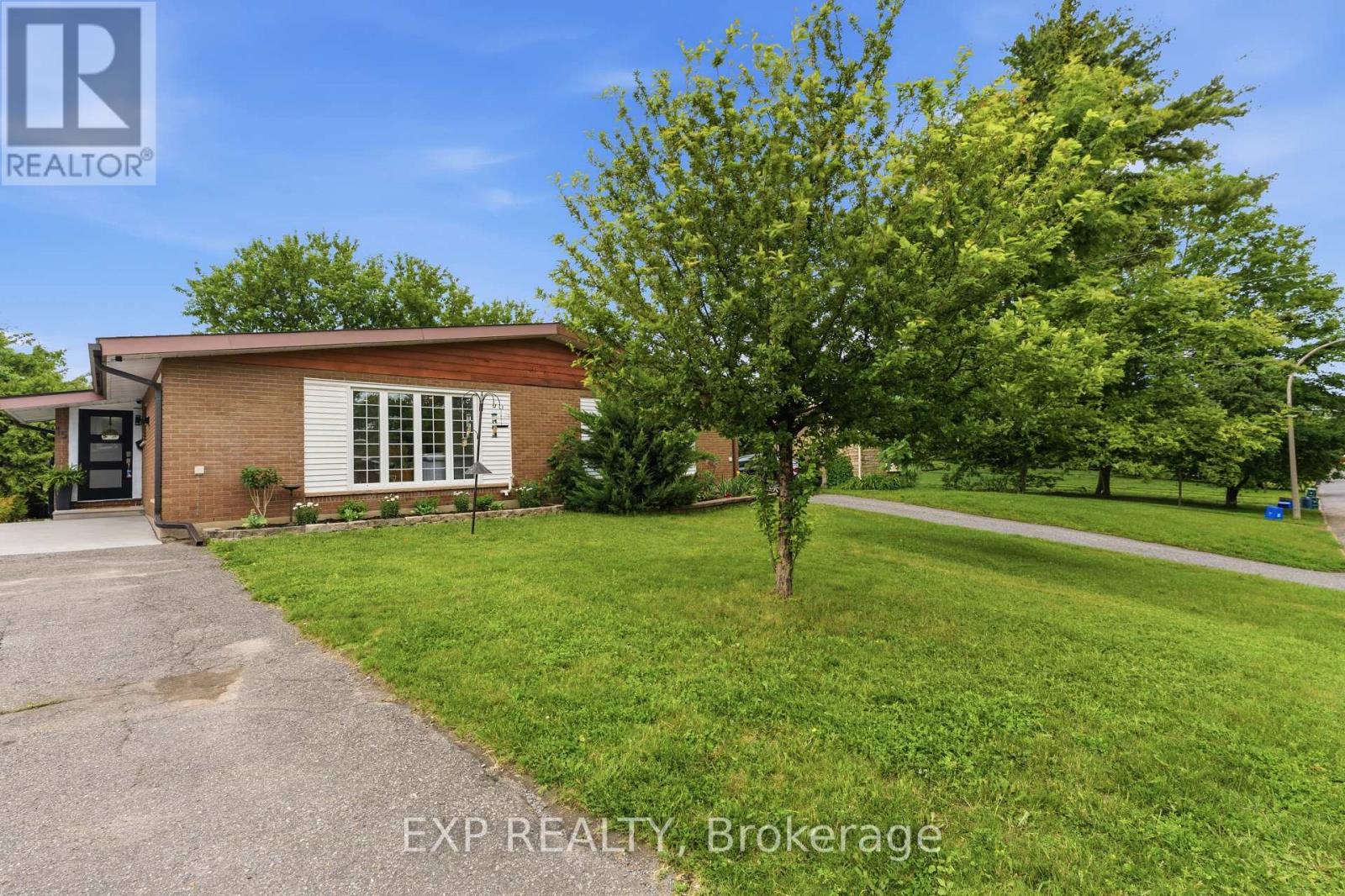 15 Newbury Avenue, Ottawa, Ontario  K2E 6K7 - Photo 4 - X13455044