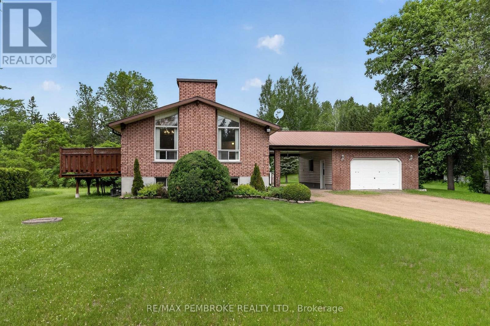 66 SANDY BEACH ROAD, Laurentian Valley, Ontario