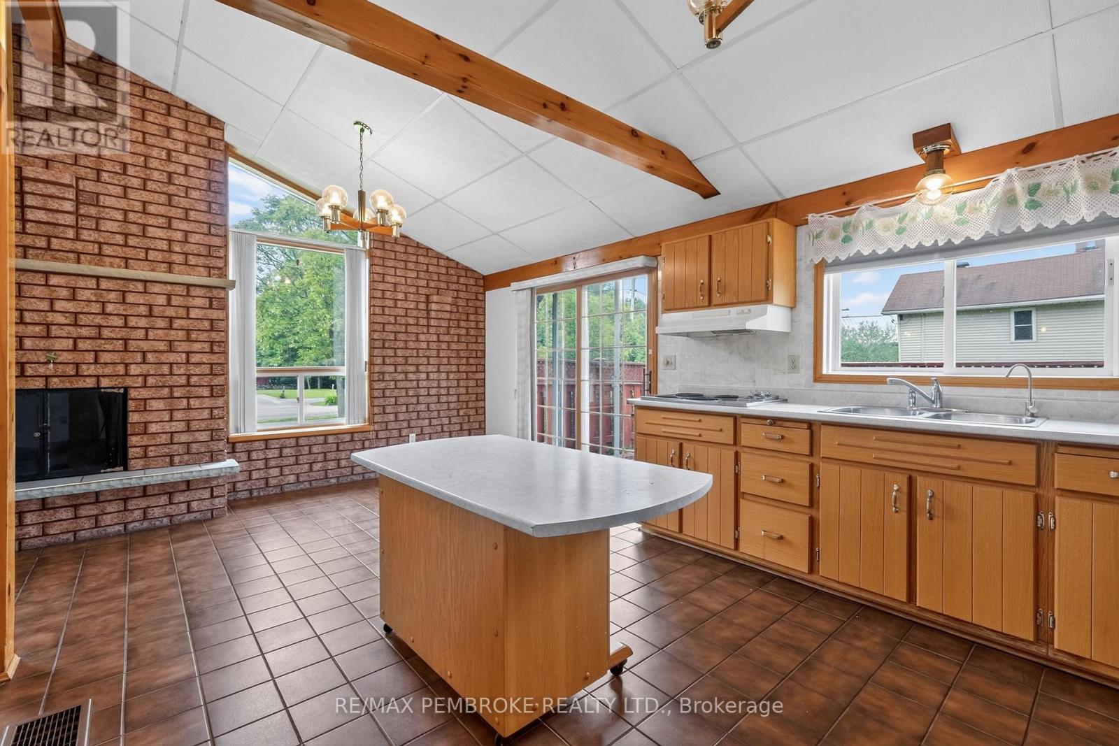 66 Sandy Beach Road, Laurentian Valley, Ontario  K8A 6W8 - Photo 14 - X13455214