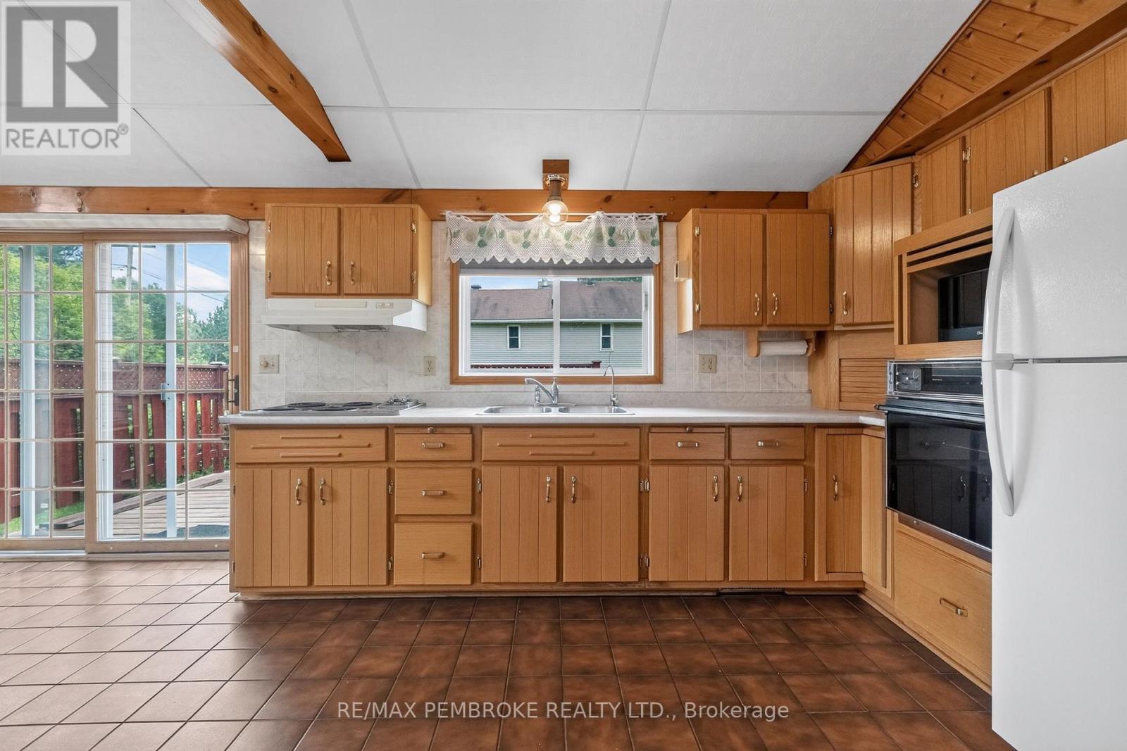 66 Sandy Beach Road, Laurentian Valley, Ontario  K8A 6W8 - Photo 16 - X13455214