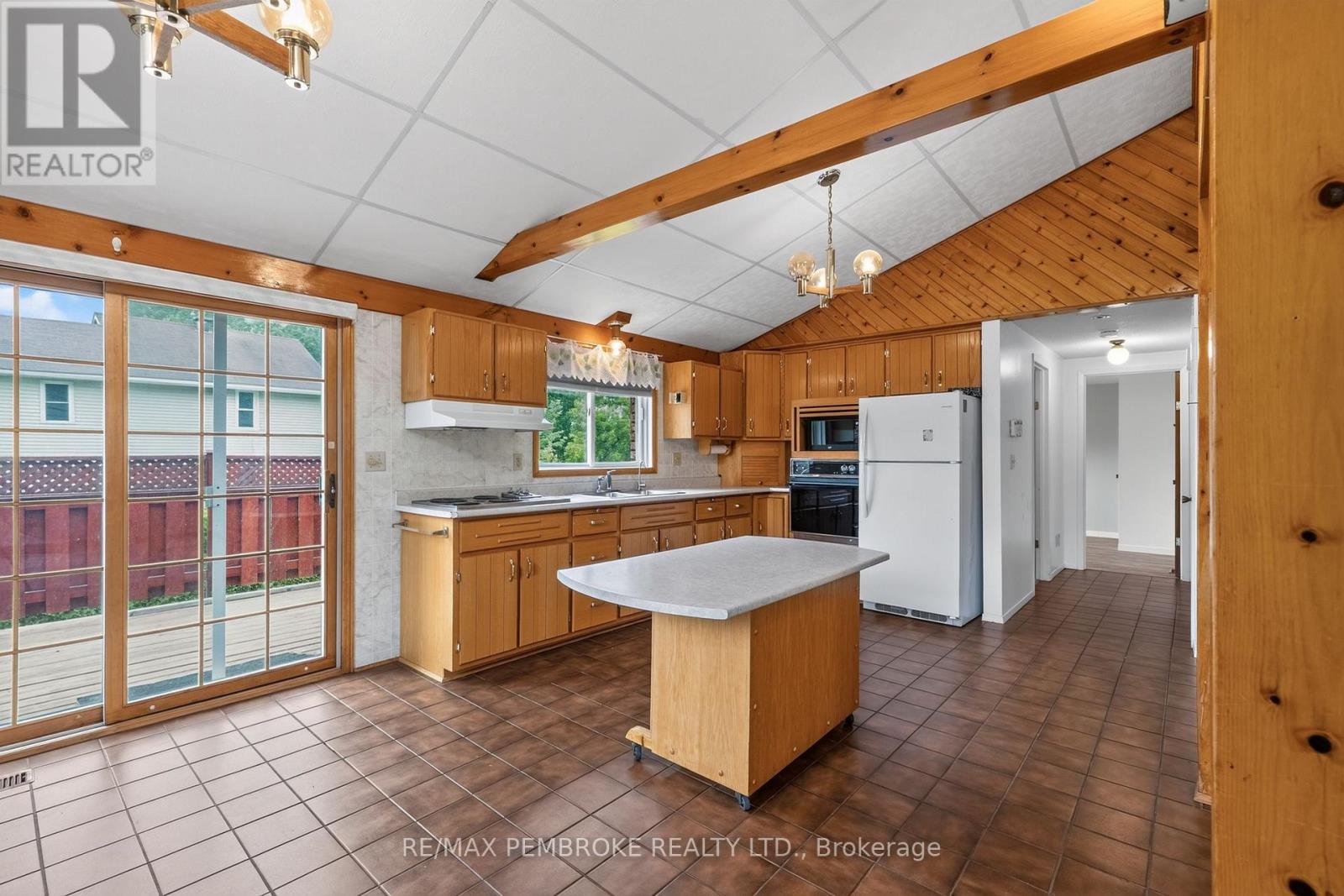 66 Sandy Beach Road, Laurentian Valley, Ontario  K8A 6W8 - Photo 18 - X13455214