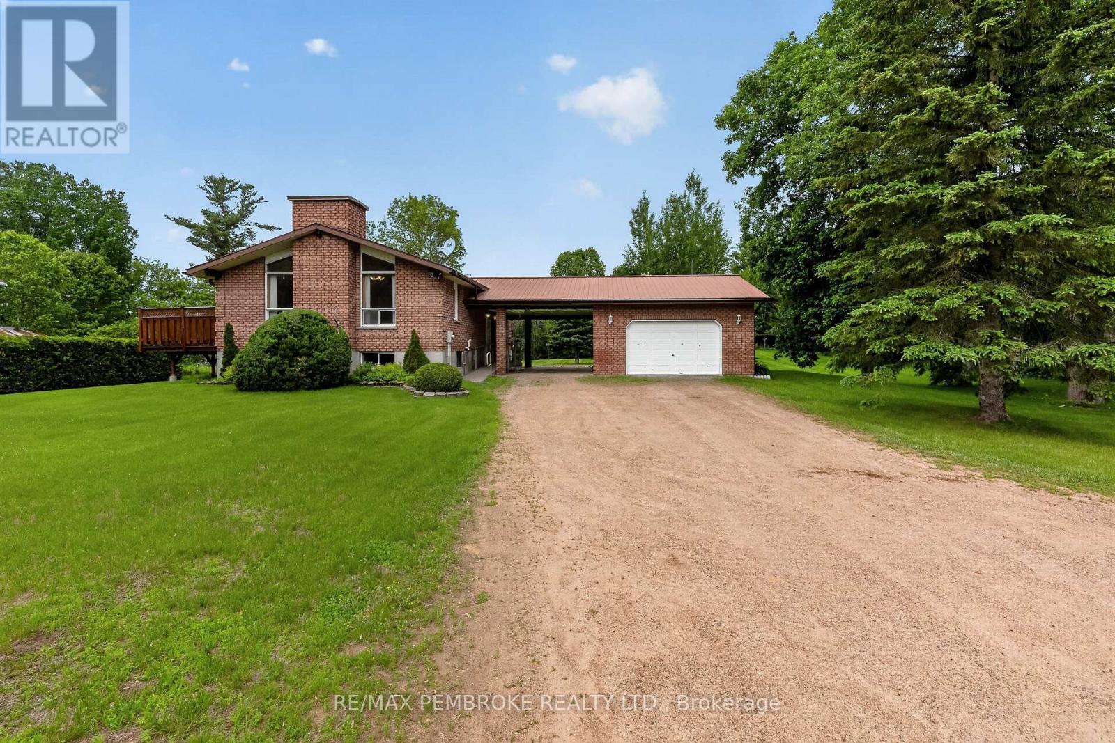 66 Sandy Beach Road, Laurentian Valley, Ontario  K8A 6W8 - Photo 2 - X13455214