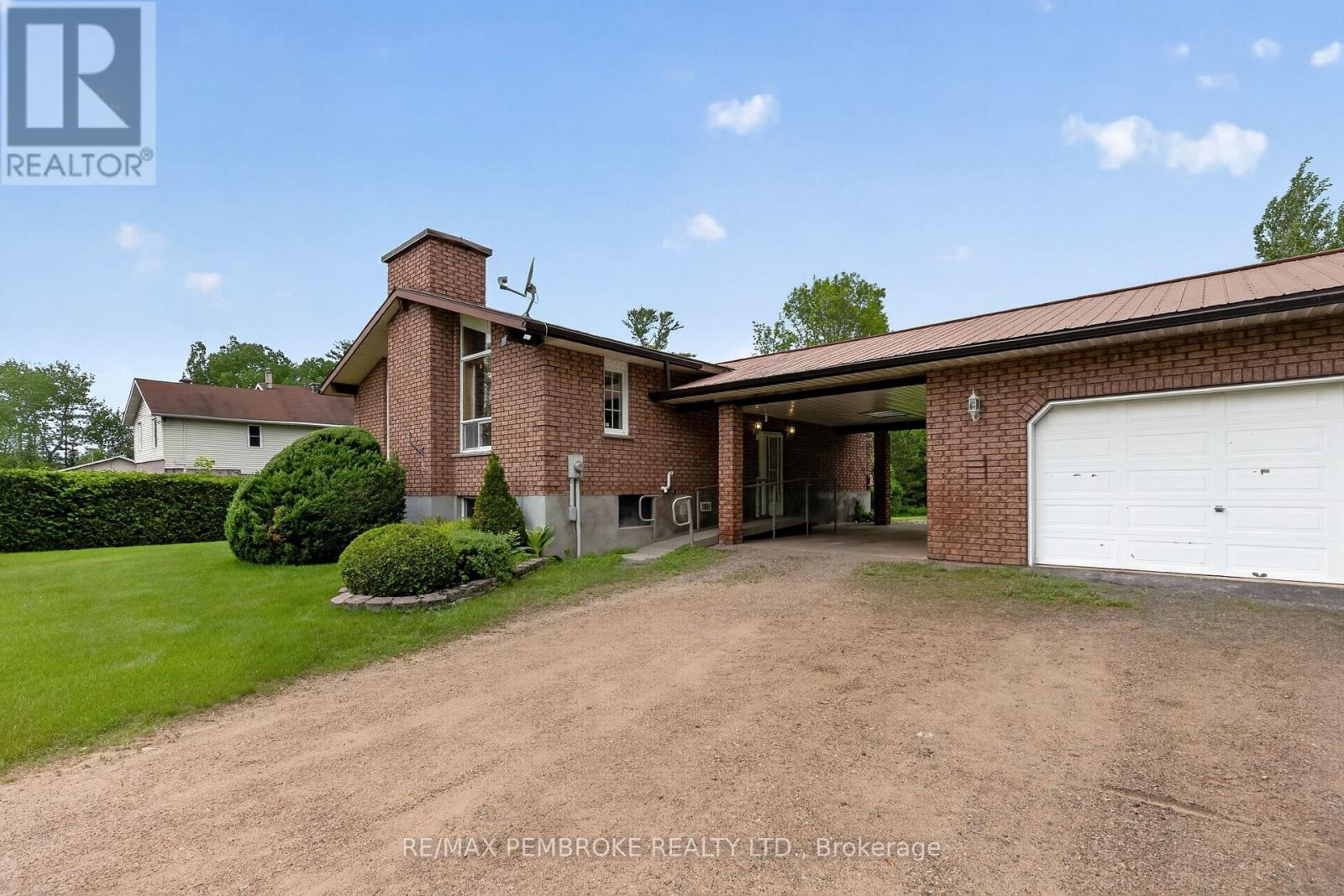 66 Sandy Beach Road, Laurentian Valley, Ontario  K8A 6W8 - Photo 3 - X13455214
