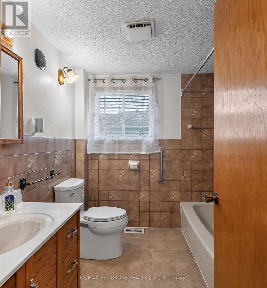 66 Sandy Beach Road, Laurentian Valley, Ontario  K8A 6W8 - Photo 31 - X13455214