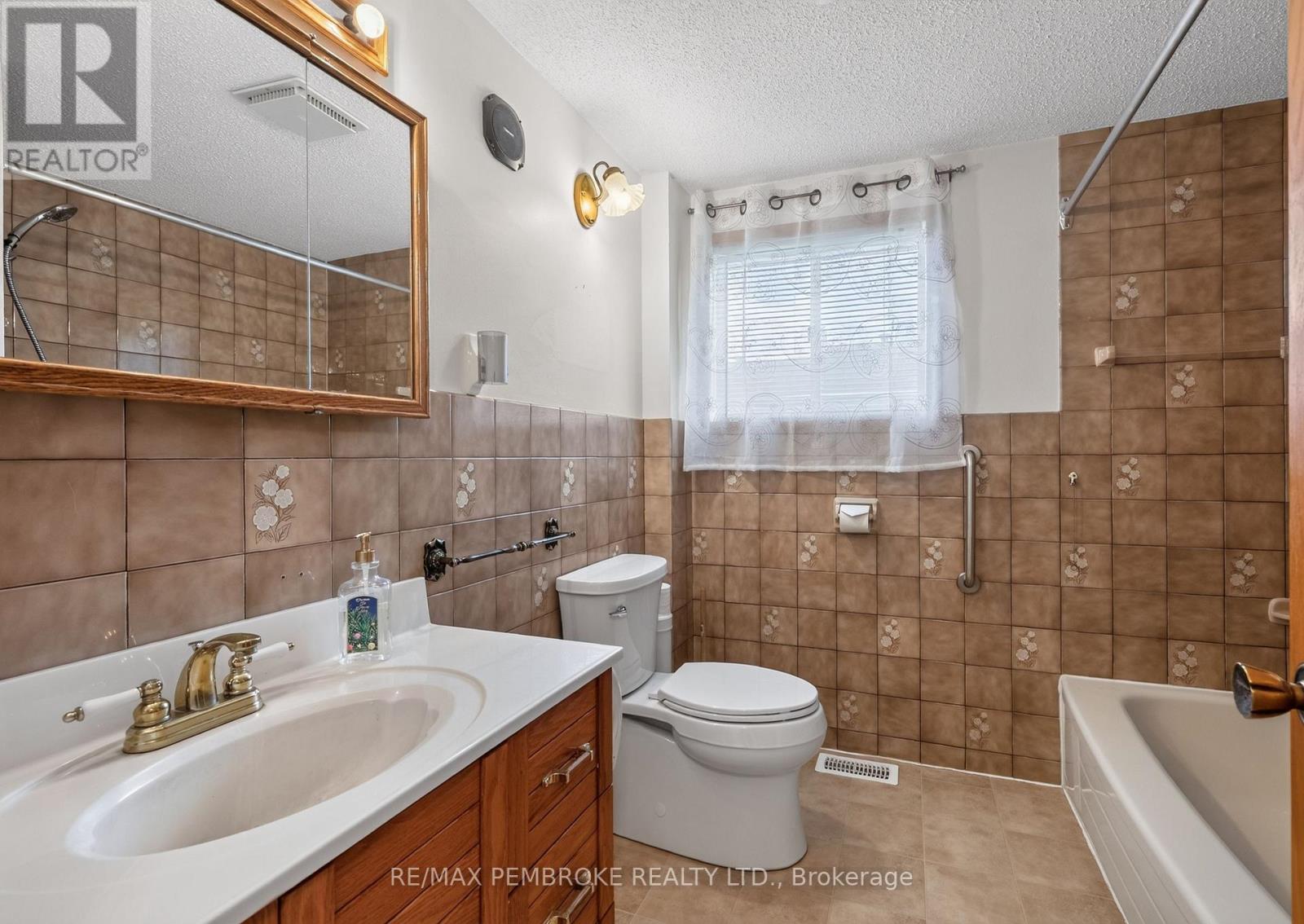 66 Sandy Beach Road, Laurentian Valley, Ontario  K8A 6W8 - Photo 32 - X13455214