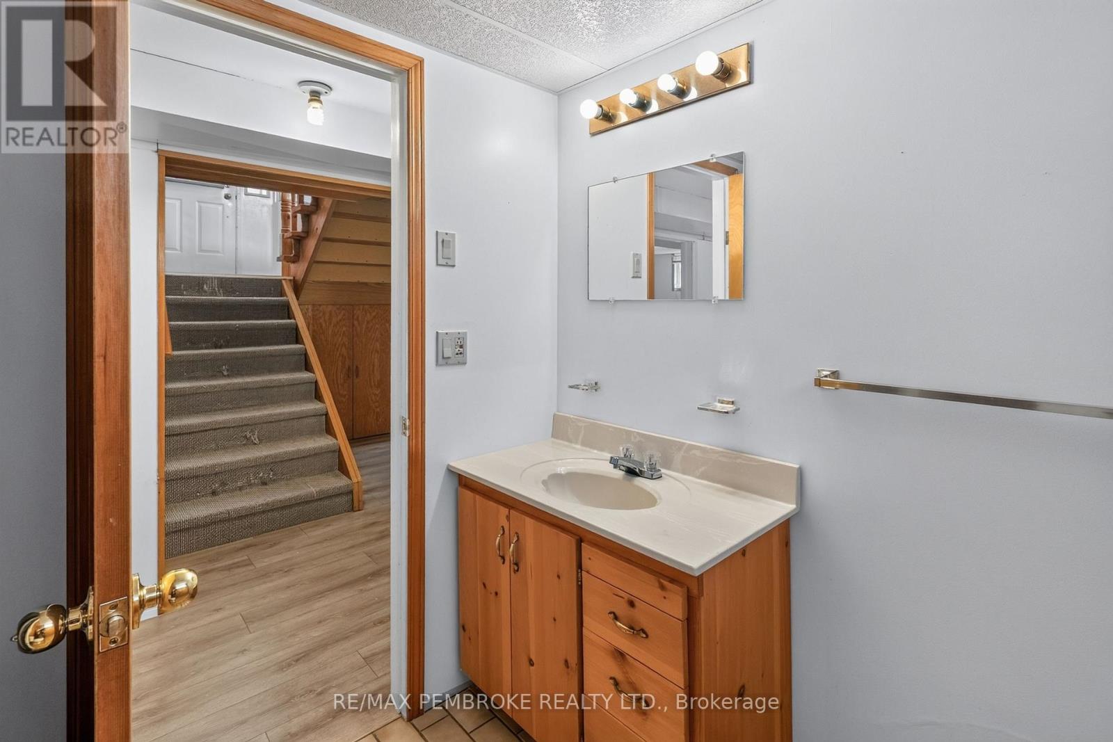 66 Sandy Beach Road, Laurentian Valley, Ontario  K8A 6W8 - Photo 37 - X13455214