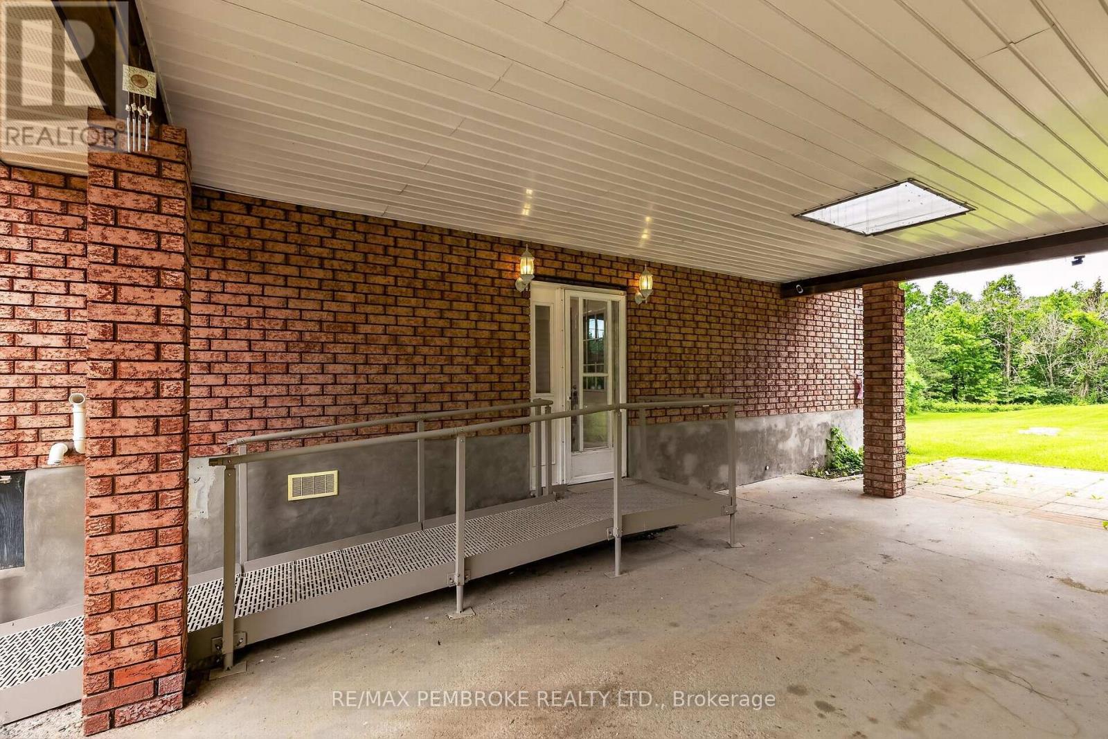 66 Sandy Beach Road, Laurentian Valley, Ontario  K8A 6W8 - Photo 8 - X13455214