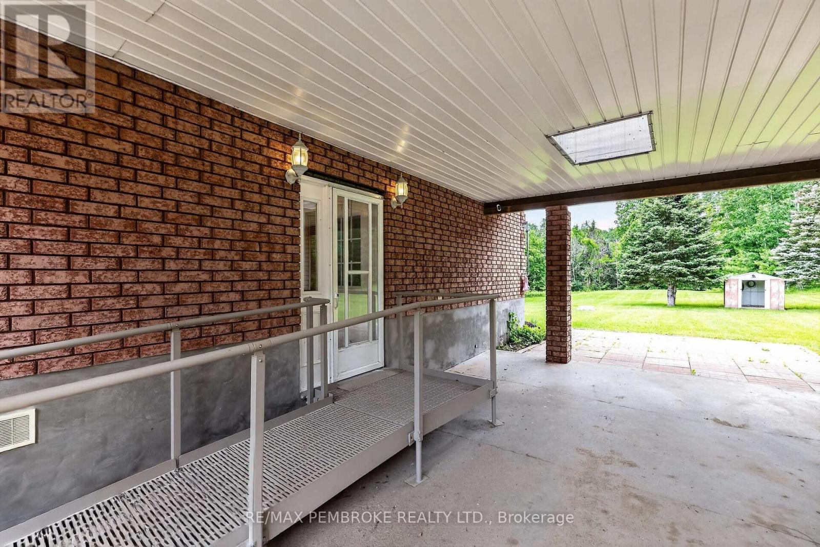 66 Sandy Beach Road, Laurentian Valley, Ontario  K8A 6W8 - Photo 9 - X13455214