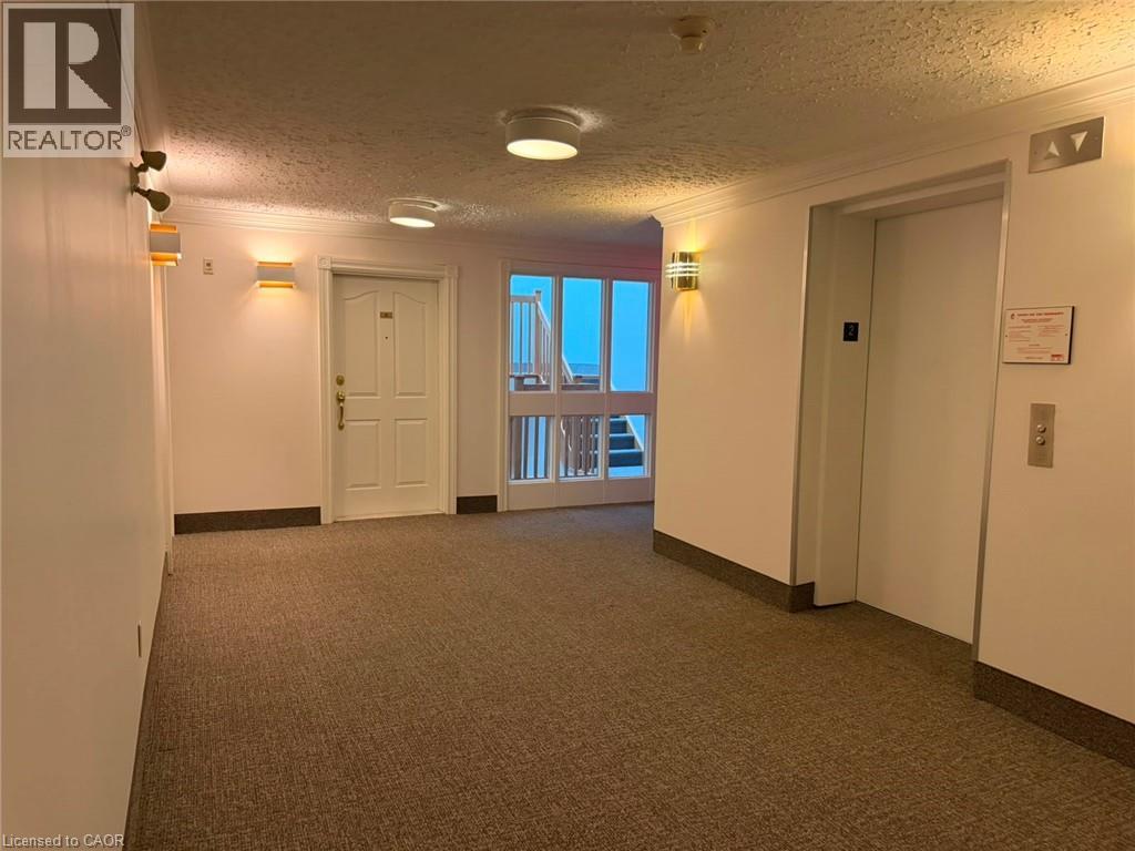 3050 Pinemeadow Drive Unit# 30, Burlington, Ontario  L7M 3X5 - Photo 2 - 40831279