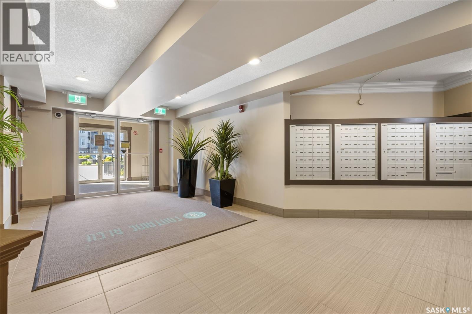 304 5303 Universal Crescent, Regina, Saskatchewan  S4W 0L1 - Photo 4 - SK039547