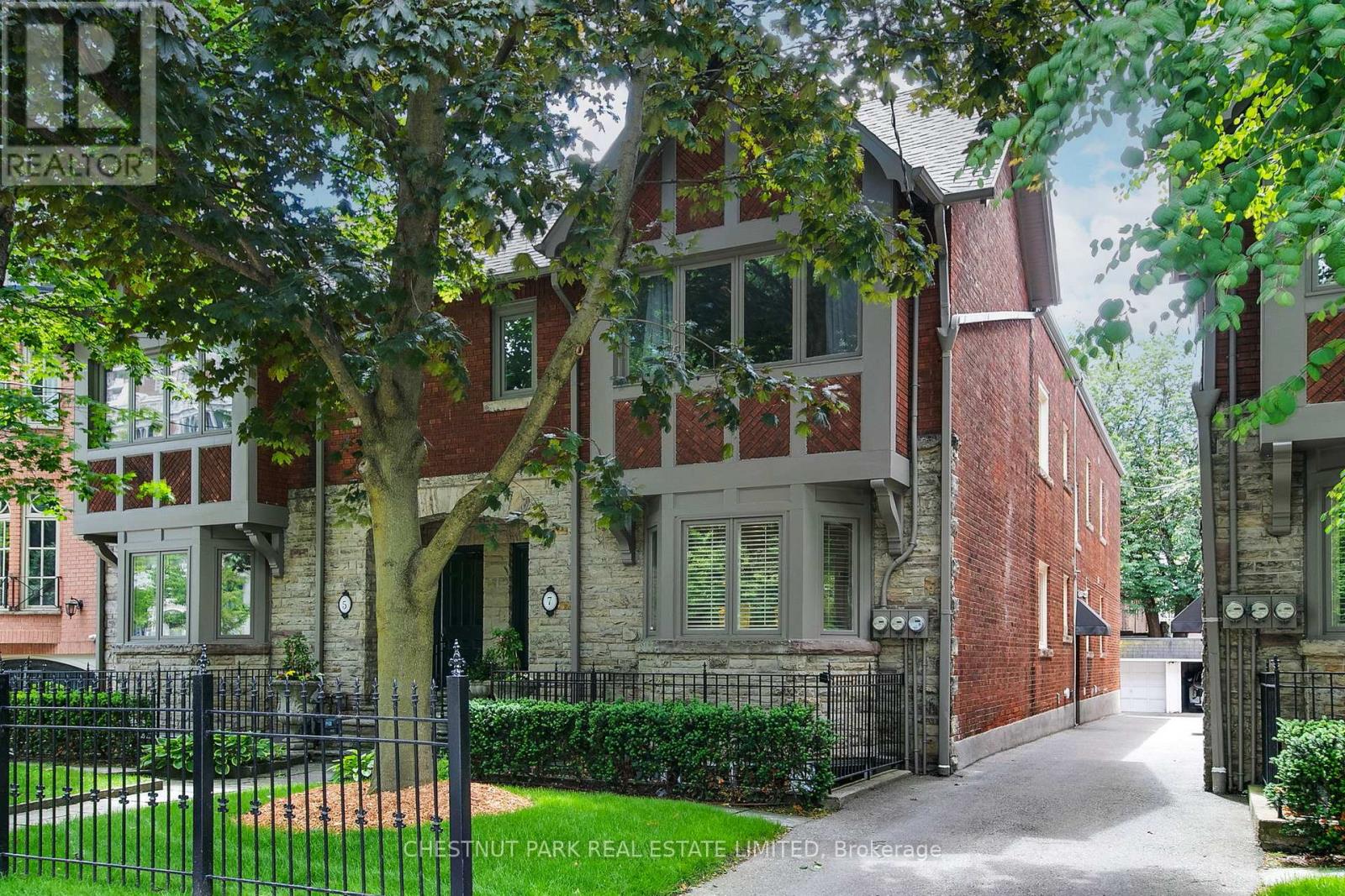 7B CLARENDON AVENUE, Toronto, Ontario
