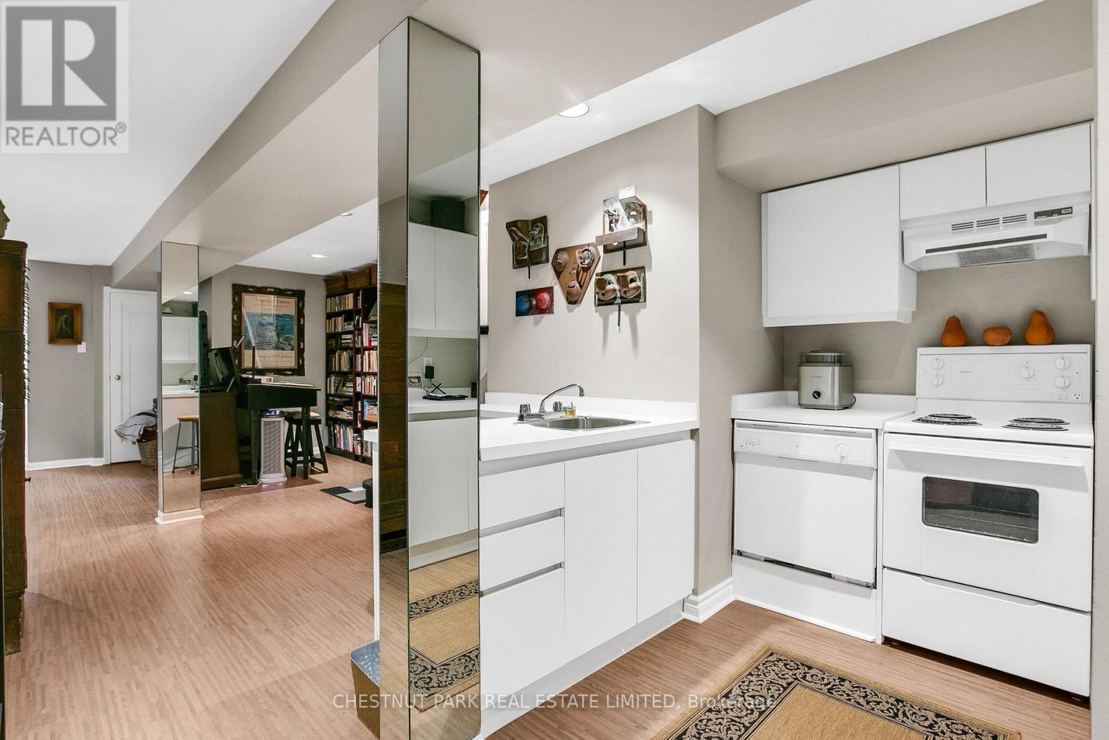 7b Clarendon Avenue, Toronto, Ontario  M4V 1H8 - Photo 31 - C13455094