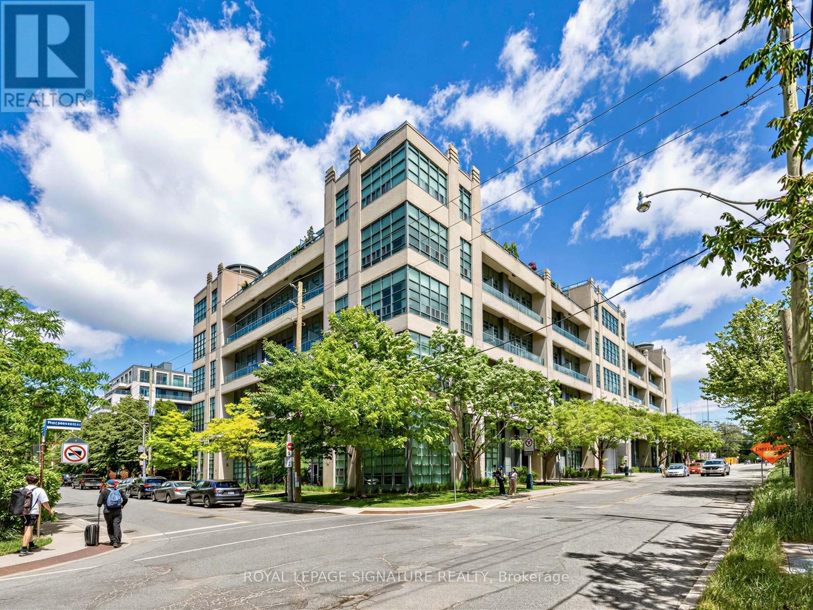 422 - 380 MACPHERSON AVENUE, Toronto, Ontario