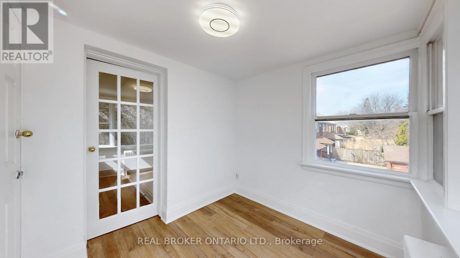 Upper - 451 Donlands Avenue, Toronto, Ontario M4J 3S4 - Photo 15 - E13455170