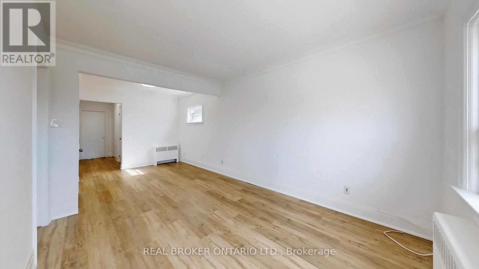 Upper - 451 Donlands Avenue, Toronto, Ontario M4J 3S4 - Photo 31 - E13455170