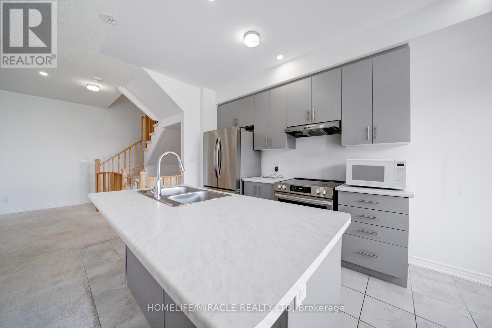 2004 Cameron Lott Crescent, Oshawa, Ontario  L1L 0S1 - Photo 14 - E13455280