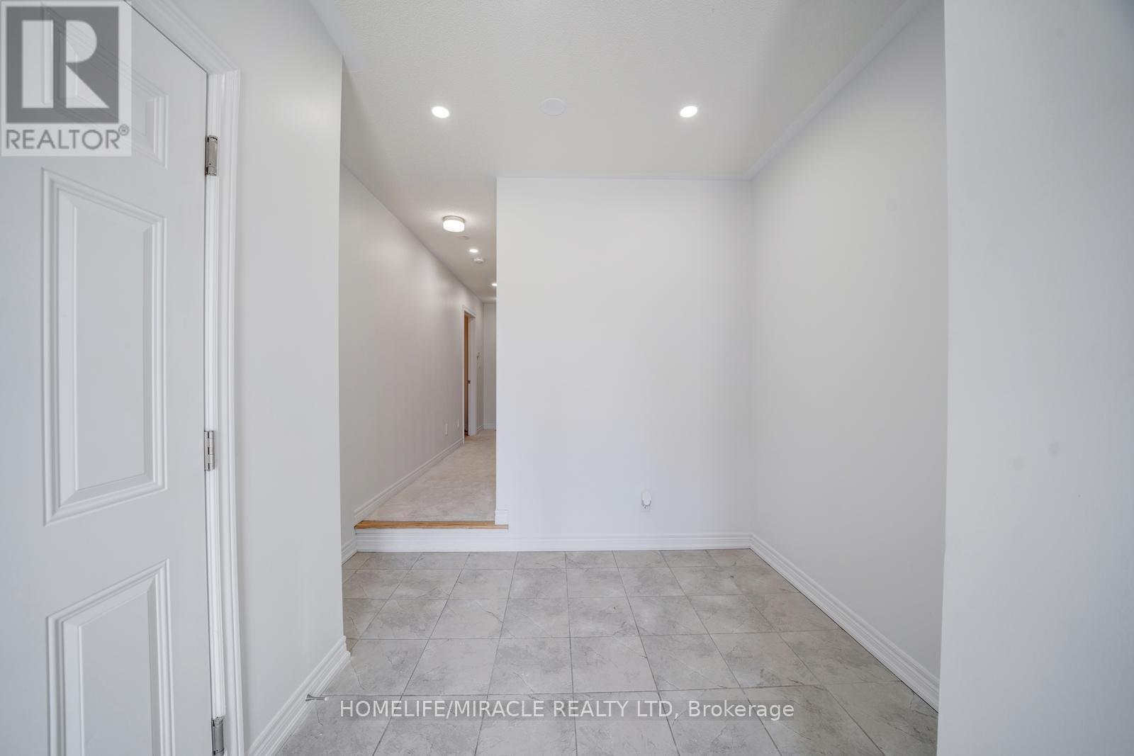2004 Cameron Lott Crescent, Oshawa, Ontario  L1L 0S1 - Photo 3 - E13455280