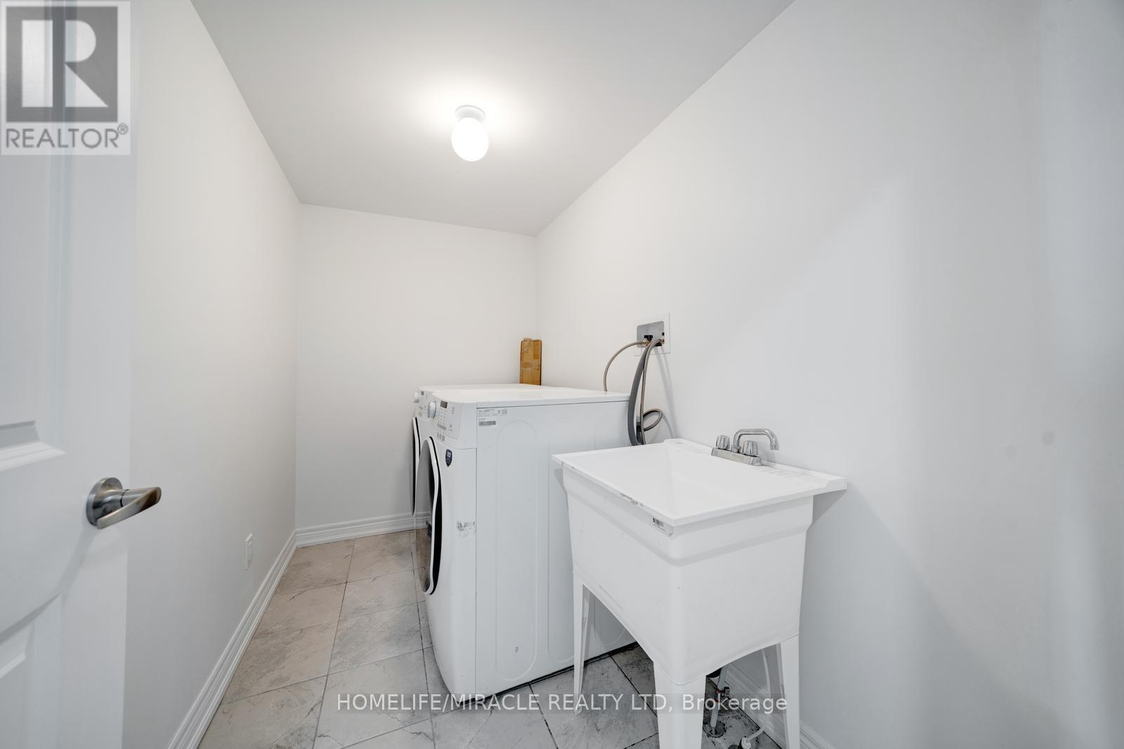 2004 Cameron Lott Crescent, Oshawa, Ontario  L1L 0S1 - Photo 6 - E13455280