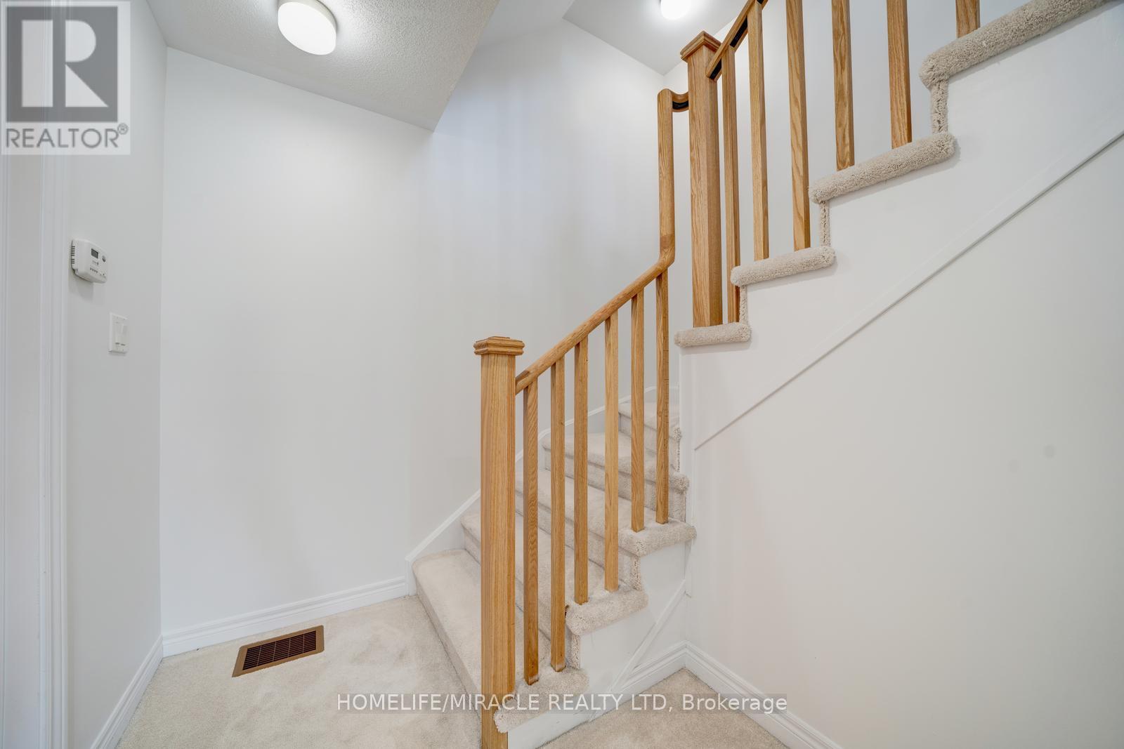 2004 Cameron Lott Crescent, Oshawa, Ontario  L1L 0S1 - Photo 7 - E13455280