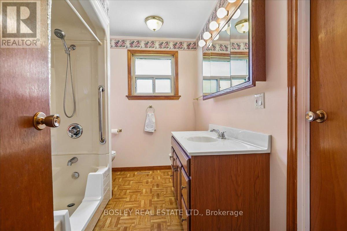 809 Hillcrest Road, Pickering, Ontario  L1W 2P5 - Photo 17 - E13455292
