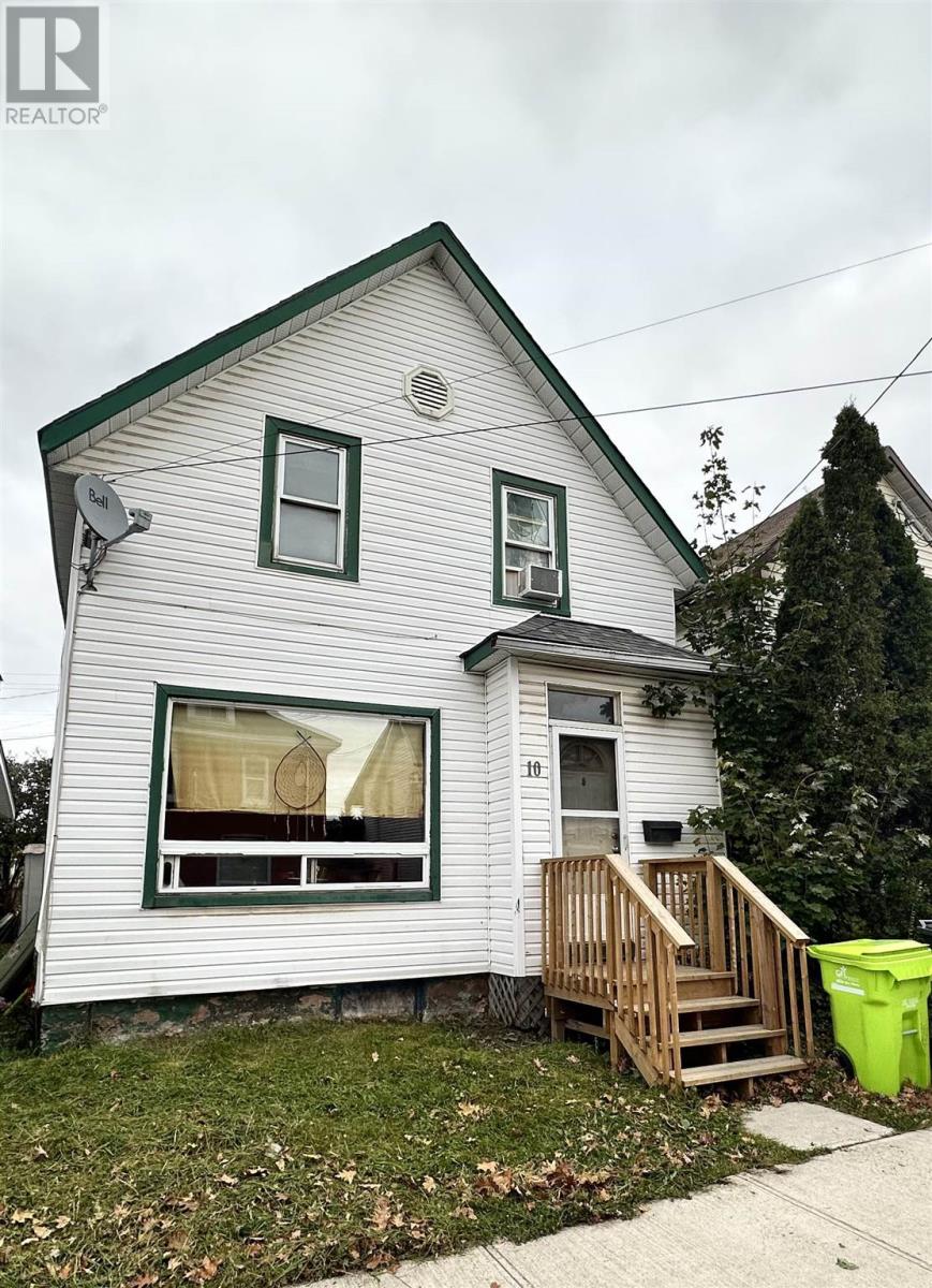 10 Grace St, Sault Ste. Marie, Ontario P6A 2S6 - Photo 1 - SM261492