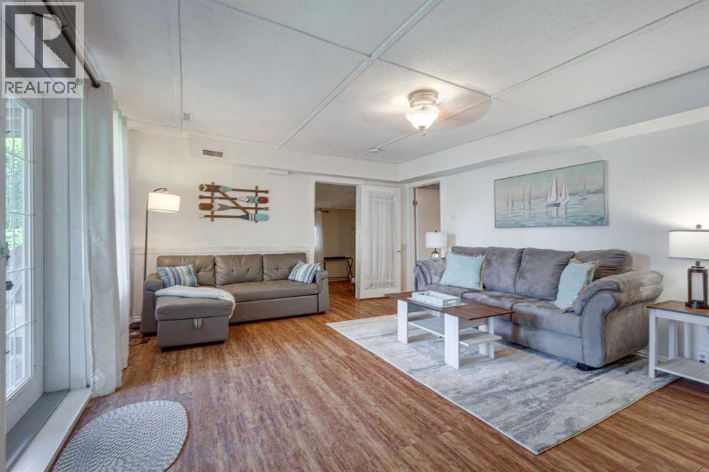 5043 51 Street, Sylvan Lake, Alberta  T4S 1G6 - Photo 4 - A2321468